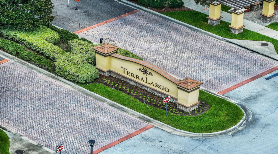 Lakeland, Florida 33810, 4 Bedroom Bedrooms, ,3 Bathroombathrooms,Residential,For Sale,Sunset Lake,0,Mfrs5153494