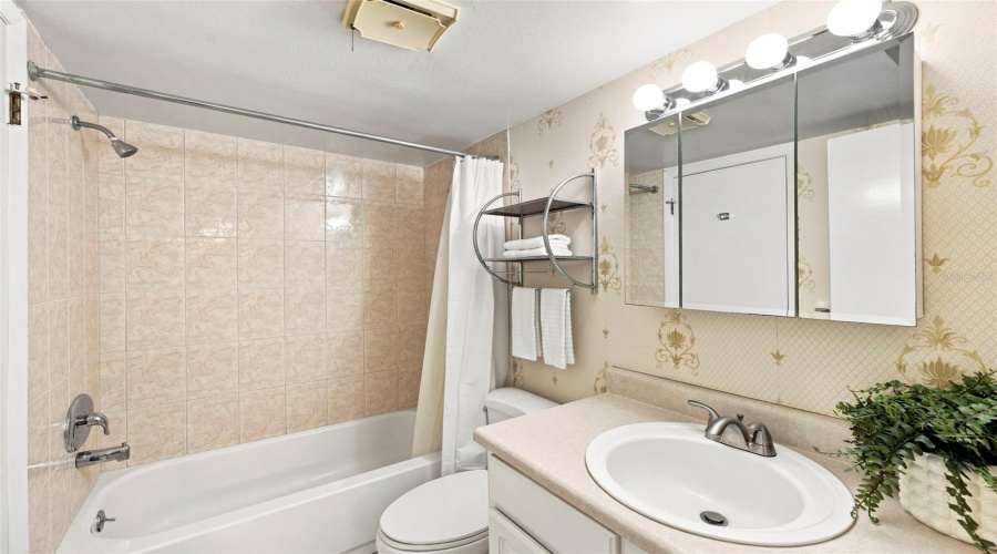 Clearwater, Florida 33759, 1 Bedroom Bedrooms, ,1 Bathroombathrooms,Residential,For Sale,State Road 590,0,Mfrtb8542343