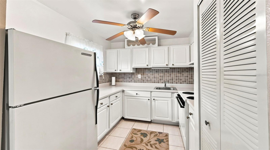 Clearwater, Florida 33759, 1 Bedroom Bedrooms, ,1 Bathroombathrooms,Residential,For Sale,State Road 590,0,Mfrtb8542343
