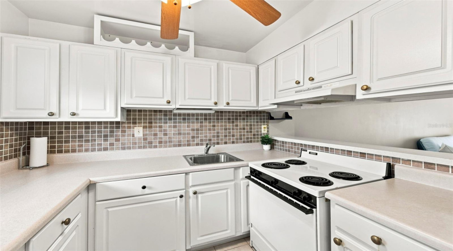 Clearwater, Florida 33759, 1 Bedroom Bedrooms, ,1 Bathroombathrooms,Residential,For Sale,State Road 590,0,Mfrtb8542343
