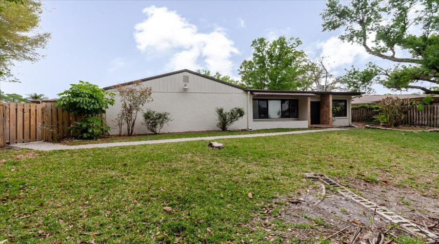 Tampa, Florida 33614, 4 Bedroom Bedrooms, ,2 Bathroombathrooms,Residential,For Sale,La Serena,0,Mfrtb8484918