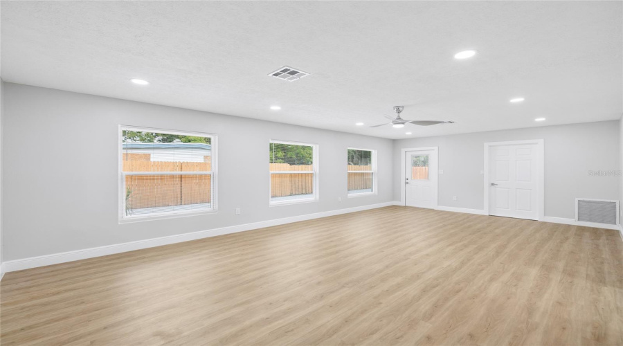 St Petersburg, Florida 33703, 4 Bedroom Bedrooms, ,2 Bathroombathrooms,Residential,For Sale,Davison,0,Mfrtb8536409