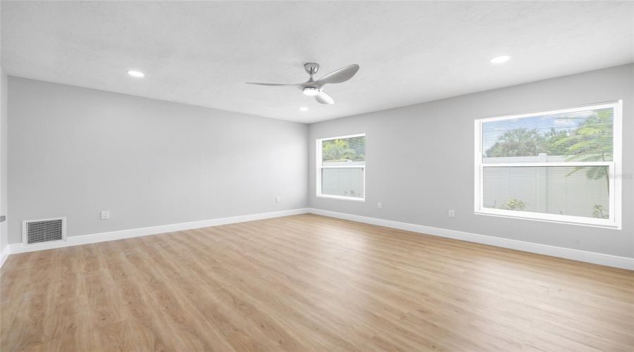 St Petersburg, Florida 33703, 4 Bedroom Bedrooms, ,2 Bathroombathrooms,Residential,For Sale,Davison,0,Mfrtb8536409