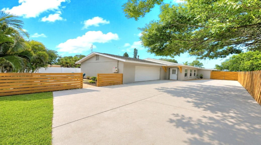 St Petersburg, Florida 33703, 4 Bedroom Bedrooms, ,2 Bathroombathrooms,Residential,For Sale,Davison,0,Mfrtb8536409