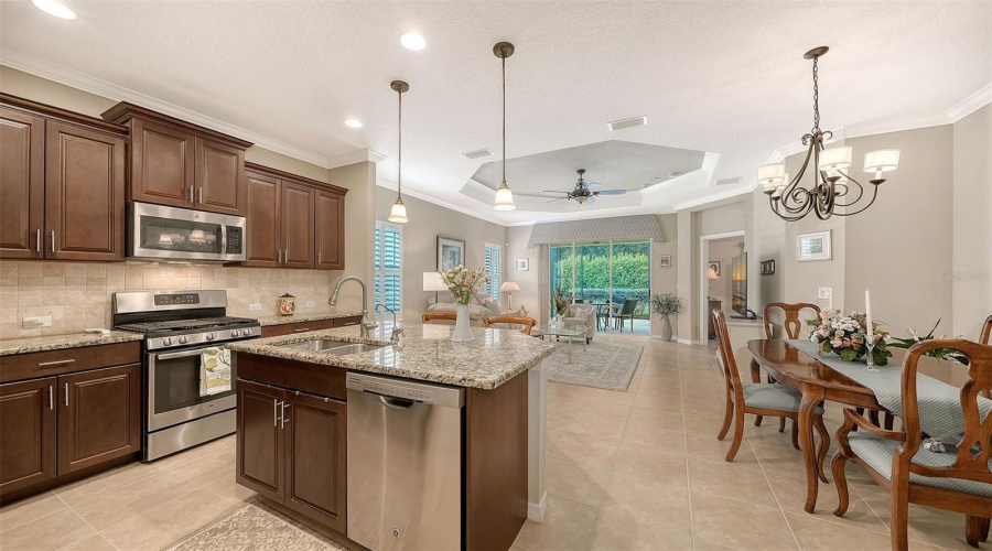 Bradenton, Florida 34203, 2 Bedroom Bedrooms, ,2 Bathroombathrooms,Residential,For Sale,Maymont Park,0,Mfra4698532