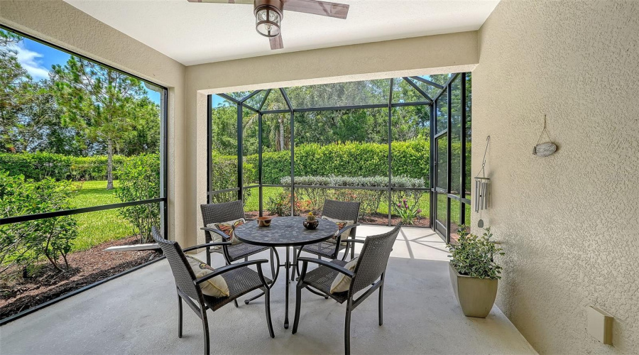 Bradenton, Florida 34203, 2 Bedroom Bedrooms, ,2 Bathroombathrooms,Residential,For Sale,Maymont Park,0,Mfra4698532