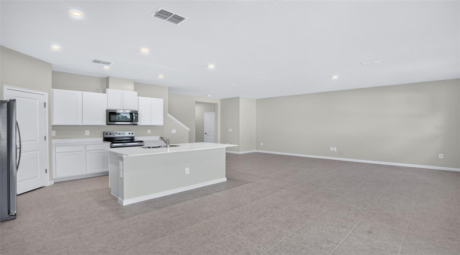 Palmetto, Florida 34221, 3 Bedroom Bedrooms, ,2 Bathroombathrooms,Residential,For Sale,Skylight,0,Mfrtb8487327
