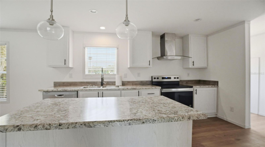 Weeki Wachee, Florida 34613, 4 Bedroom Bedrooms, ,2 Bathroombathrooms,Residential,For Sale,Round Lake,0,Mfrw7884685