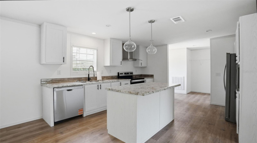 Weeki Wachee, Florida 34613, 4 Bedroom Bedrooms, ,2 Bathroombathrooms,Residential,For Sale,Round Lake,0,Mfrw7884685