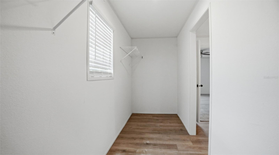 Weeki Wachee, Florida 34613, 4 Bedroom Bedrooms, ,2 Bathroombathrooms,Residential,For Sale,Round Lake,0,Mfrw7884685