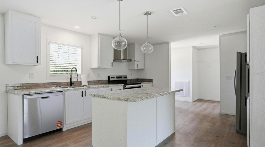 Weeki Wachee, Florida 34613, 4 Bedroom Bedrooms, ,2 Bathroombathrooms,Residential,For Sale,Round Lake,0,Mfrw7884685