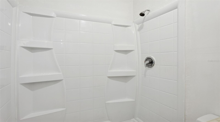 Tampa, Florida 33617, 3 Bedroom Bedrooms, ,2 Bathroombathrooms,Residential,For Sale,Tennis Court,0,Mfrtb8466695