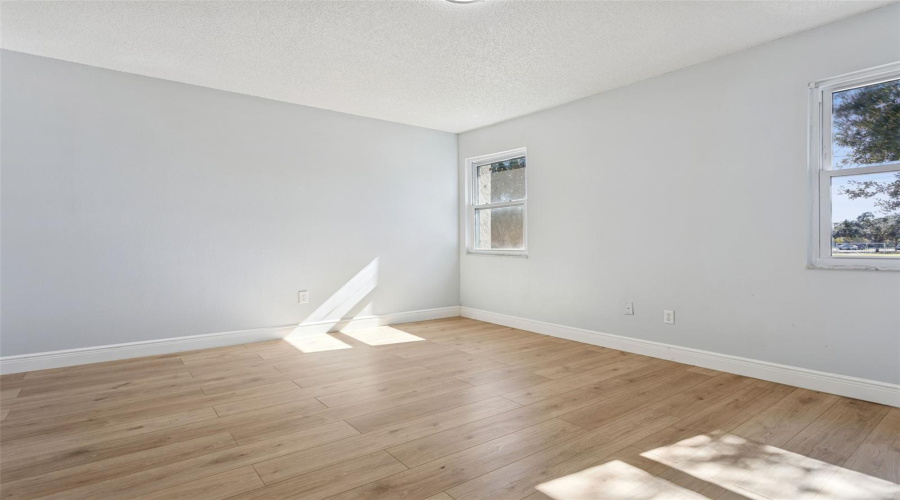 Tampa, Florida 33617, 3 Bedroom Bedrooms, ,2 Bathroombathrooms,Residential,For Sale,Tennis Court,0,Mfrtb8466695