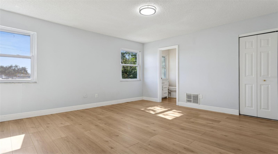 Tampa, Florida 33617, 3 Bedroom Bedrooms, ,2 Bathroombathrooms,Residential,For Sale,Tennis Court,0,Mfrtb8466695
