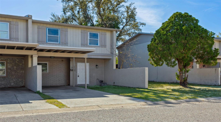 Tampa, Florida 33617, 3 Bedroom Bedrooms, ,2 Bathroombathrooms,Residential,For Sale,Tennis Court,0,Mfrtb8466695