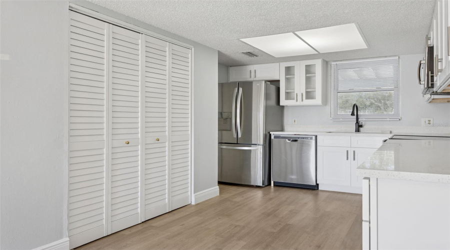 Tampa, Florida 33617, 3 Bedroom Bedrooms, ,2 Bathroombathrooms,Residential,For Sale,Tennis Court,0,Mfrtb8466695