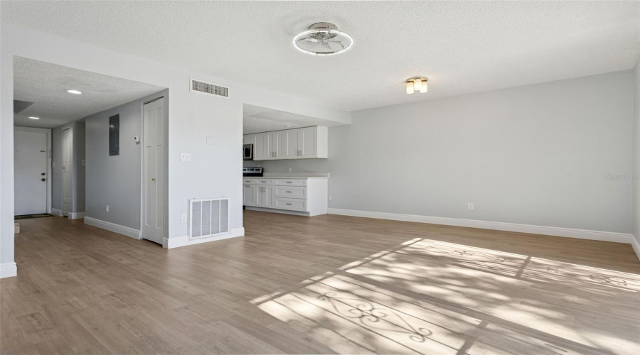 Tampa, Florida 33617, 3 Bedroom Bedrooms, ,2 Bathroombathrooms,Residential,For Sale,Tennis Court,0,Mfrtb8466695