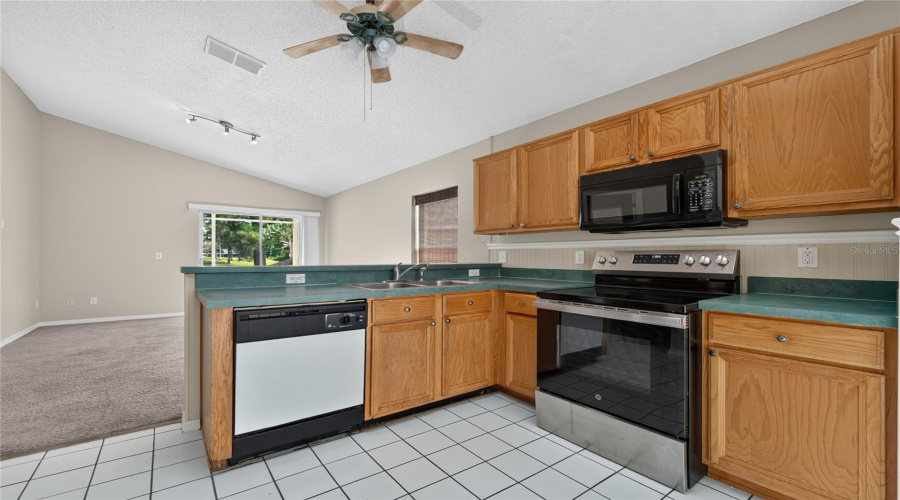Orlando, Florida 32828, 3 Bedroom Bedrooms, ,2 Bathroombathrooms,Residential,For Sale,Emeraldview,0,Mfro6433744