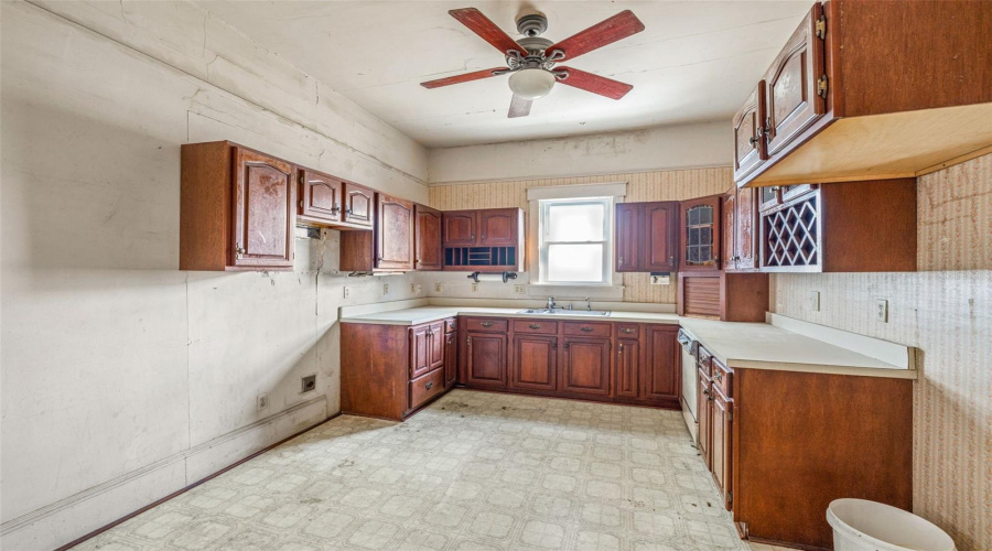Tarpon Springs, Florida 34689, 4 Bedroom Bedrooms, ,3 Bathroombathrooms,Residential,For Sale,Division,0,Mfru8224317