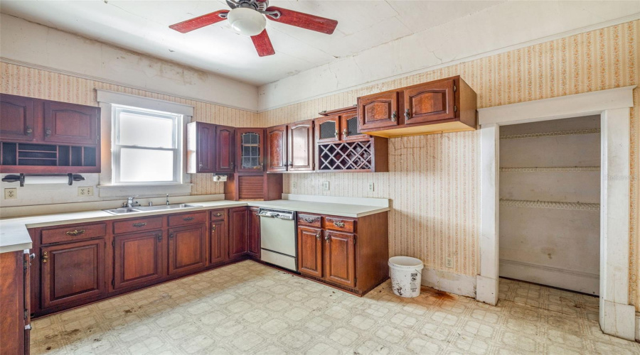 Tarpon Springs, Florida 34689, 4 Bedroom Bedrooms, ,3 Bathroombathrooms,Residential,For Sale,Division,0,Mfru8224317