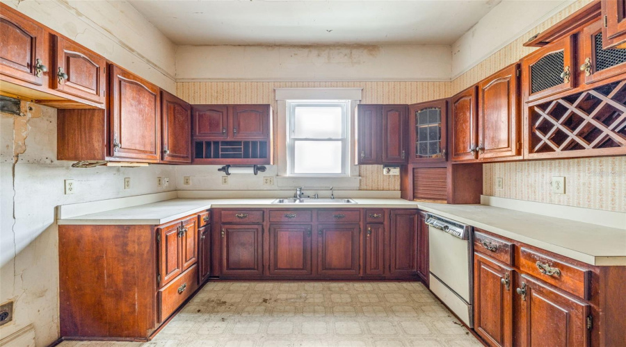 Tarpon Springs, Florida 34689, 4 Bedroom Bedrooms, ,3 Bathroombathrooms,Residential,For Sale,Division,0,Mfru8224317