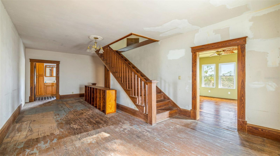 Tarpon Springs, Florida 34689, 4 Bedroom Bedrooms, ,3 Bathroombathrooms,Residential,For Sale,Division,0,Mfru8224317