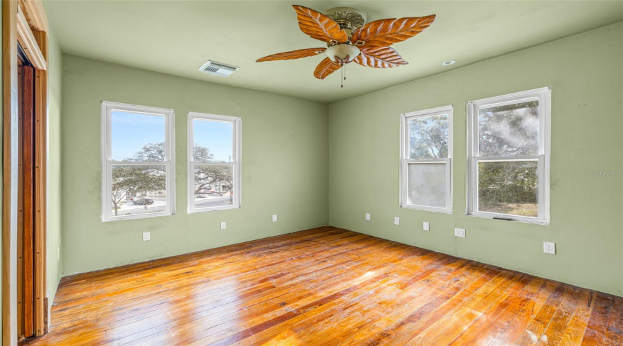 Tarpon Springs, Florida 34689, 4 Bedroom Bedrooms, ,3 Bathroombathrooms,Residential,For Sale,Division,0,Mfru8224317
