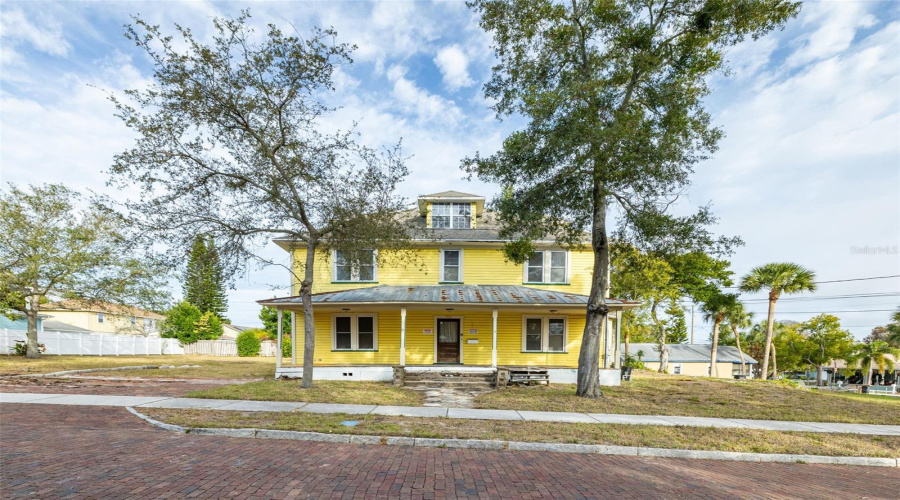Tarpon Springs, Florida 34689, 4 Bedroom Bedrooms, ,3 Bathroombathrooms,Residential,For Sale,Division,0,Mfru8224317