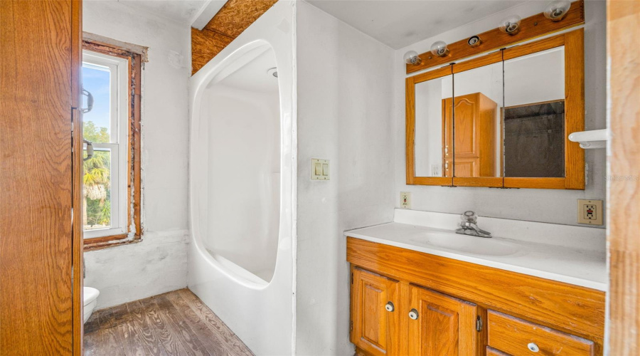 Tarpon Springs, Florida 34689, 4 Bedroom Bedrooms, ,3 Bathroombathrooms,Residential,For Sale,Division,0,Mfru8224317
