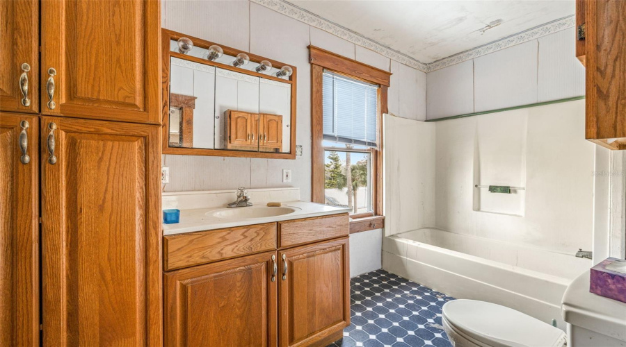 Tarpon Springs, Florida 34689, 4 Bedroom Bedrooms, ,3 Bathroombathrooms,Residential,For Sale,Division,0,Mfru8224317