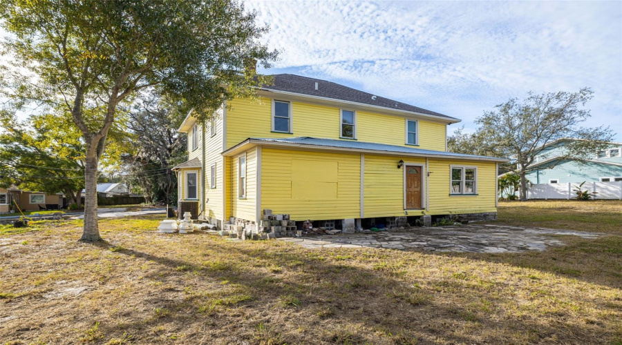 Tarpon Springs, Florida 34689, 4 Bedroom Bedrooms, ,3 Bathroombathrooms,Residential,For Sale,Division,0,Mfru8224317