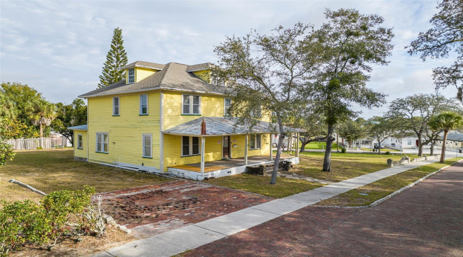 Tarpon Springs, Florida 34689, 4 Bedroom Bedrooms, ,3 Bathroombathrooms,Residential,For Sale,Division,0,Mfru8224317