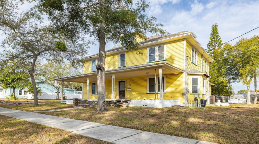 Tarpon Springs, Florida 34689, 4 Bedroom Bedrooms, ,3 Bathroombathrooms,Residential,For Sale,Division,0,Mfru8224317