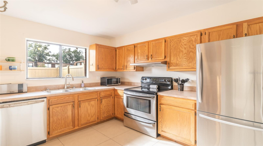 Lakeland, Florida 33801, 4 Bedroom Bedrooms, ,2 Bathroombathrooms,Residential,For Sale,Crystal Lake,0,Mfrl4958401