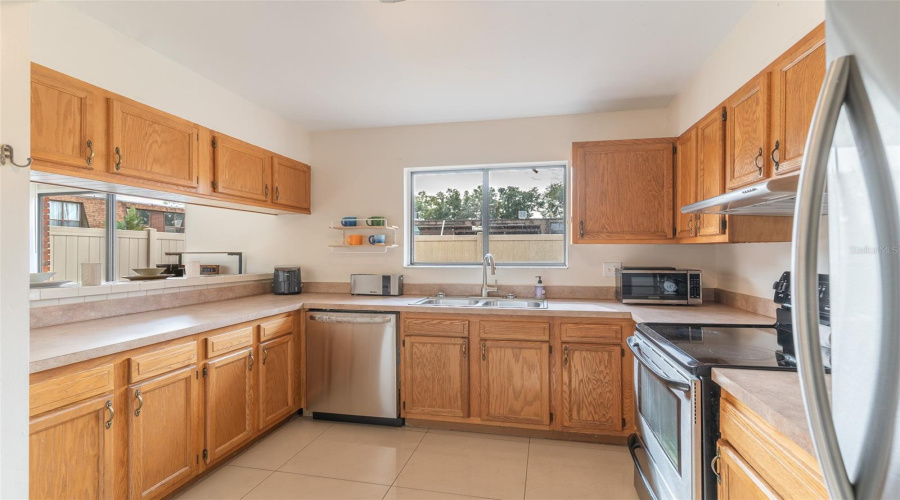Lakeland, Florida 33801, 4 Bedroom Bedrooms, ,2 Bathroombathrooms,Residential,For Sale,Crystal Lake,0,Mfrl4958401