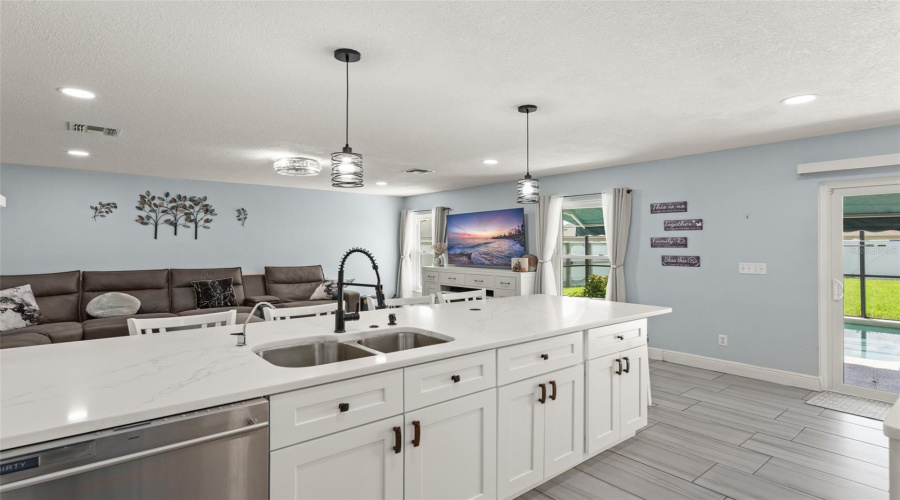 Orlando, Florida 32828, 5 Bedroom Bedrooms, ,2 Bathroombathrooms,Residential,For Sale,Sugargrove,0,Mfro6434914