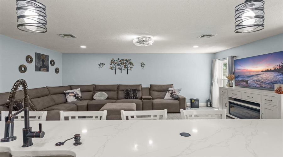 Orlando, Florida 32828, 5 Bedroom Bedrooms, ,2 Bathroombathrooms,Residential,For Sale,Sugargrove,0,Mfro6434914