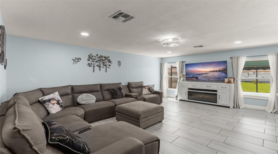 Orlando, Florida 32828, 5 Bedroom Bedrooms, ,2 Bathroombathrooms,Residential,For Sale,Sugargrove,0,Mfro6434914
