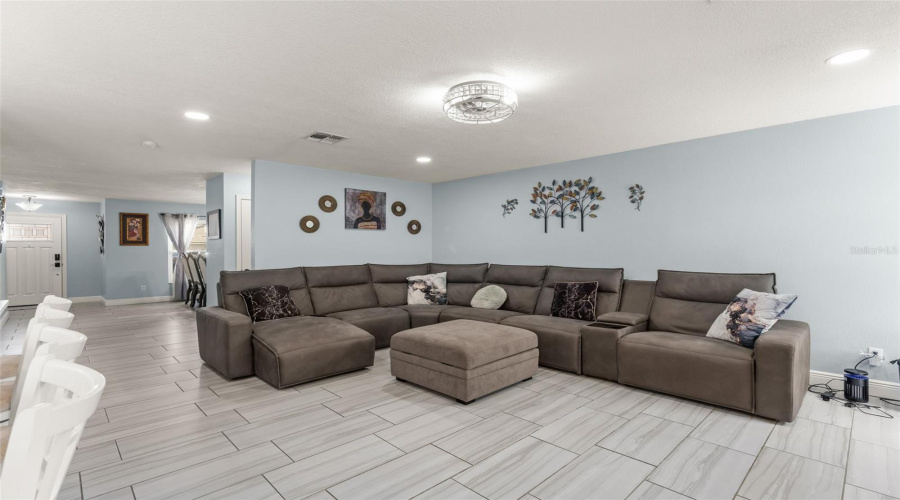 Orlando, Florida 32828, 5 Bedroom Bedrooms, ,2 Bathroombathrooms,Residential,For Sale,Sugargrove,0,Mfro6434914