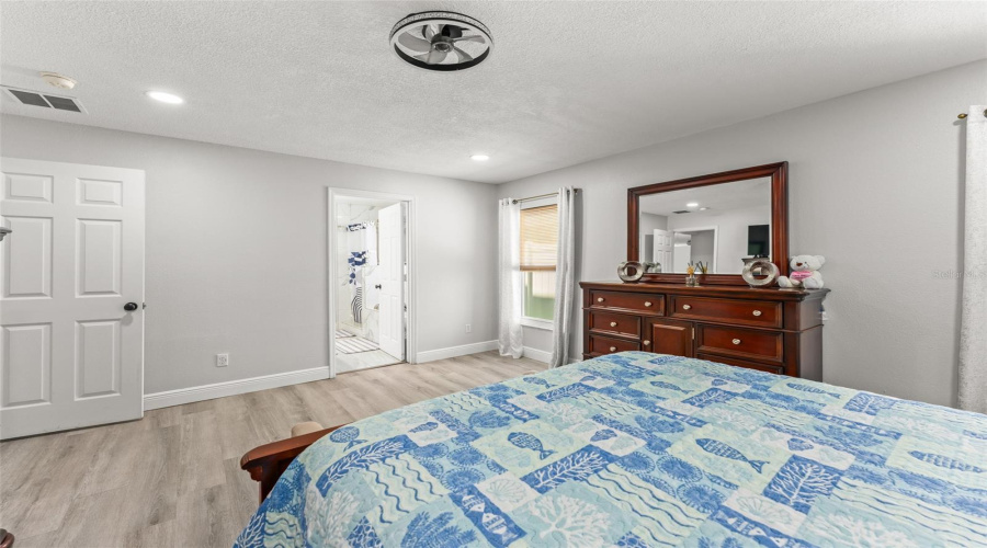 Orlando, Florida 32828, 5 Bedroom Bedrooms, ,2 Bathroombathrooms,Residential,For Sale,Sugargrove,0,Mfro6434914