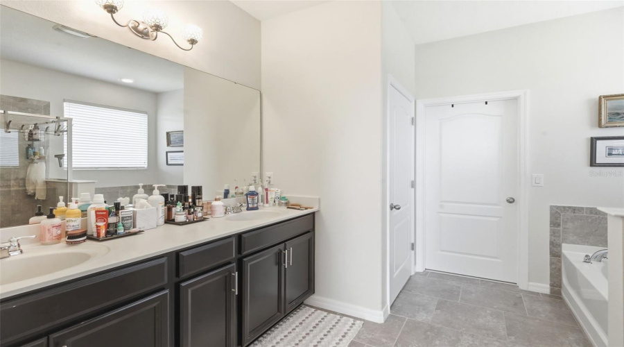 Deland, Florida 32724, 4 Bedroom Bedrooms, ,3 Bathroombathrooms,Residential,For Sale,Victoria Trails Blvd,0,Mfrv4947572