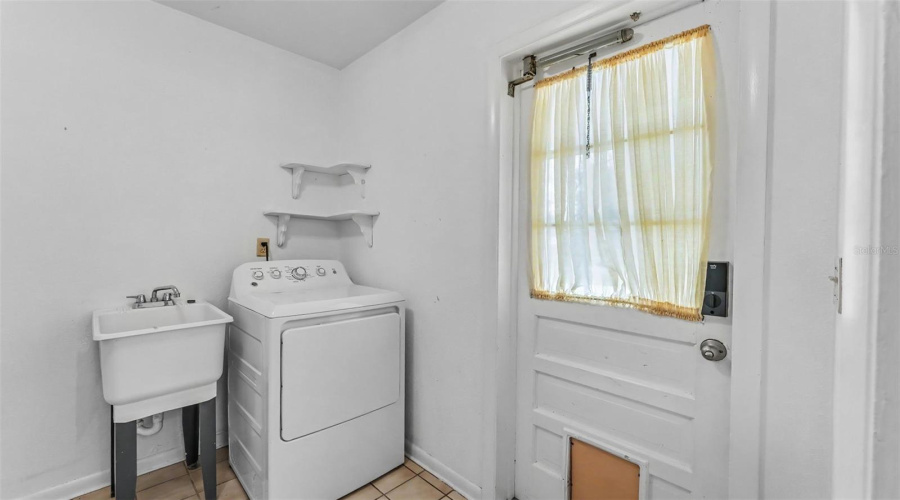 Winter Haven, Florida 33880, 3 Bedroom Bedrooms, ,1 Bathroombathrooms,Residential,For Sale,Roselawn,0,Mfrl4964561