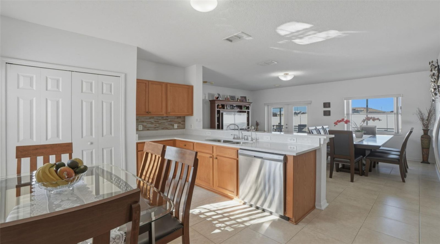 Kissimmee, Florida 34759, 3 Bedroom Bedrooms, ,2 Bathroombathrooms,Residential,For Sale,Cumberland,0,Mfro6384765