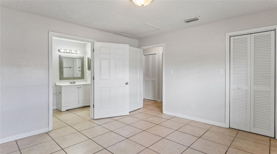 Tampa, Florida 33612, 4 Bedroom Bedrooms, ,2 Bathroombathrooms,Residential,For Sale,10Th,0,Mfrtb8536543