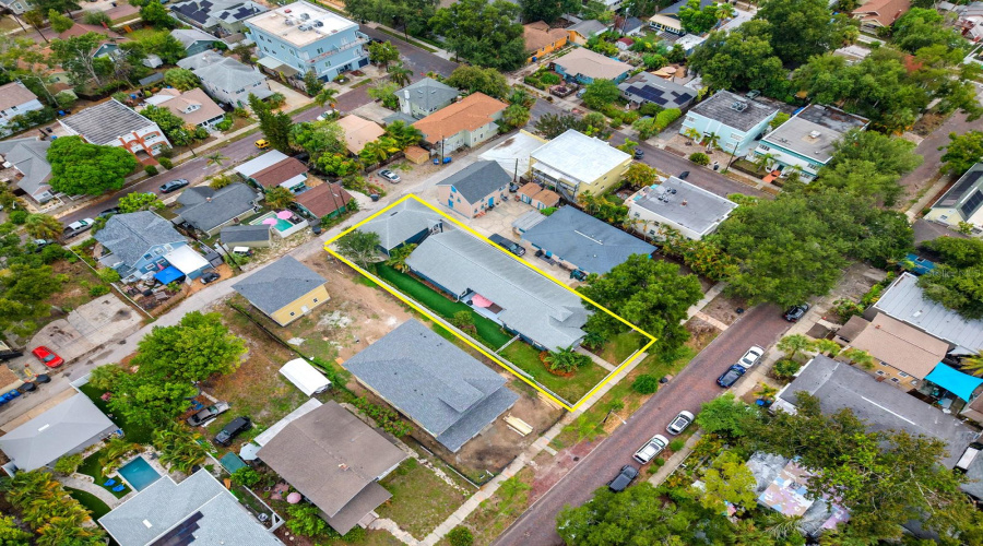 Just Minutes To Crescent Lake, Downtown, Restaurants, And Everything That Makes St. Pete Special