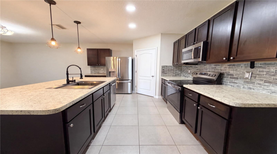 Wimauma, Florida 33598, 4 Bedroom Bedrooms, ,2 Bathroombathrooms,Residential,For Sale,Treasure Point,0,Mfro6426008