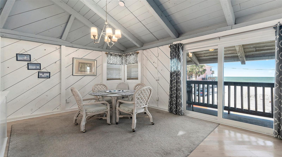 Hampton Dining Balcony Entry