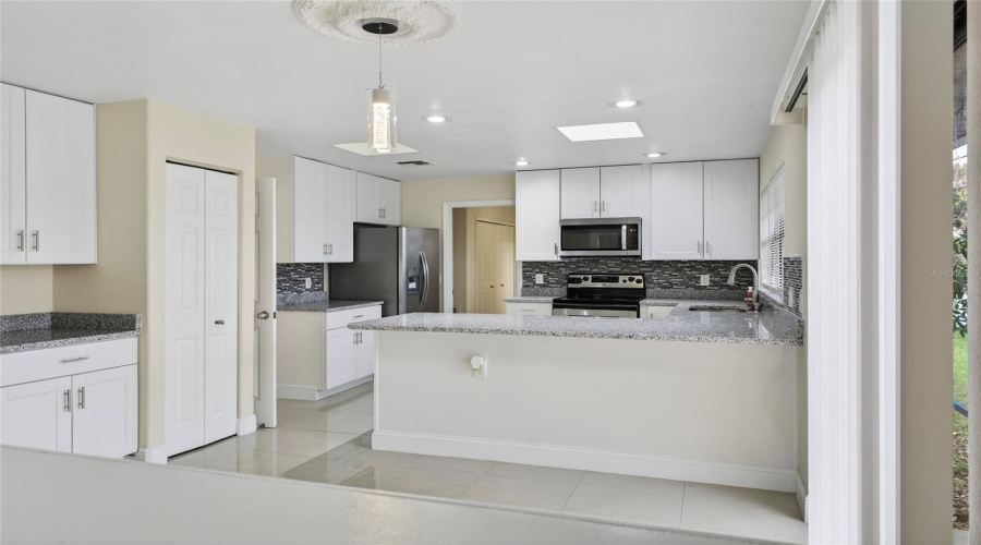 Poinciana, Florida 34759, 5 Bedroom Bedrooms, ,3 Bathroombathrooms,Residential,For Sale,Bar,0,Mfrl4959781