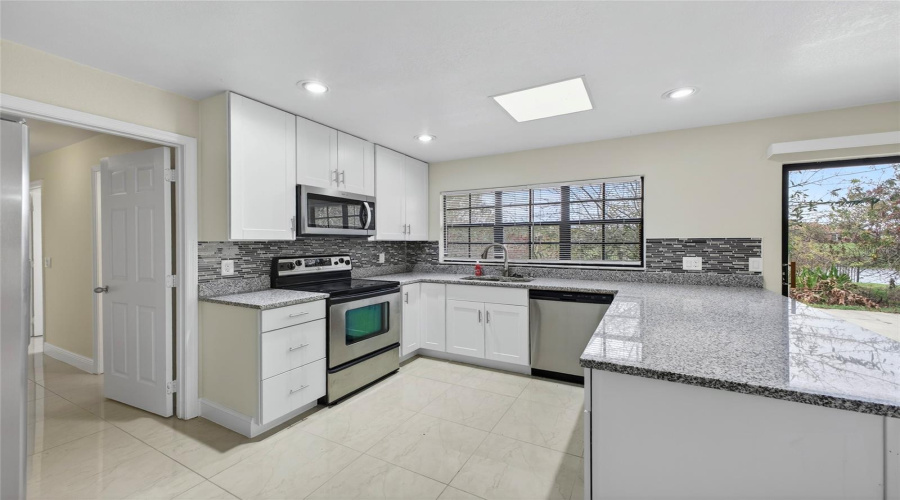 Poinciana, Florida 34759, 5 Bedroom Bedrooms, ,3 Bathroombathrooms,Residential,For Sale,Bar,0,Mfrl4959781