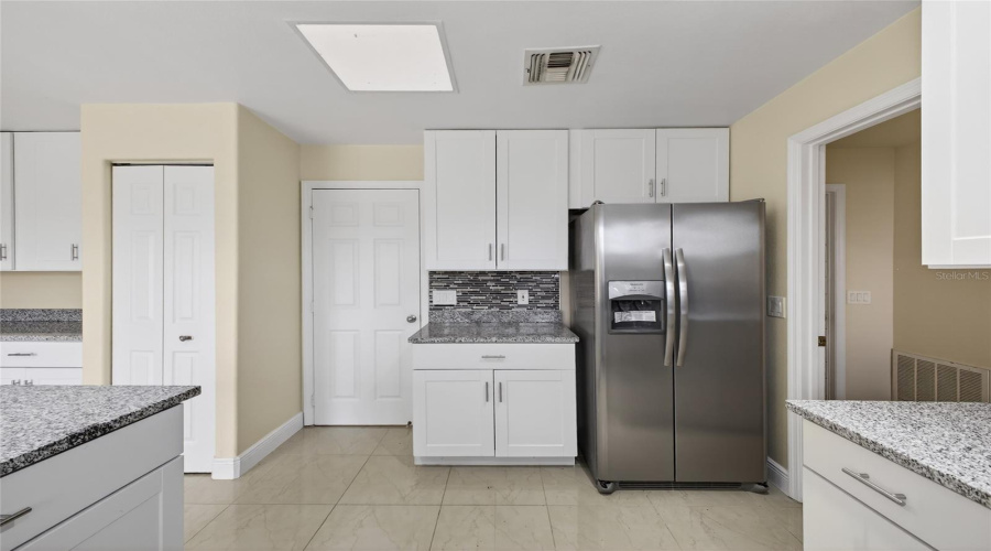 Poinciana, Florida 34759, 5 Bedroom Bedrooms, ,3 Bathroombathrooms,Residential,For Sale,Bar,0,Mfrl4959781
